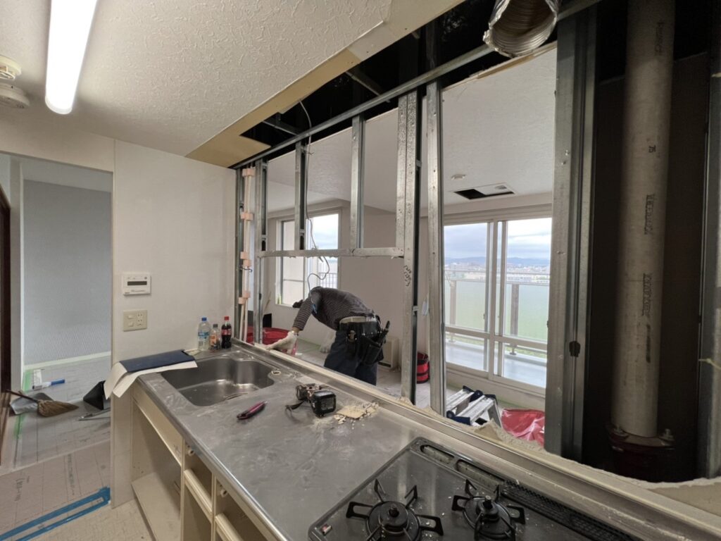 マンションリフォーム キッチン前壁 撤去工事
