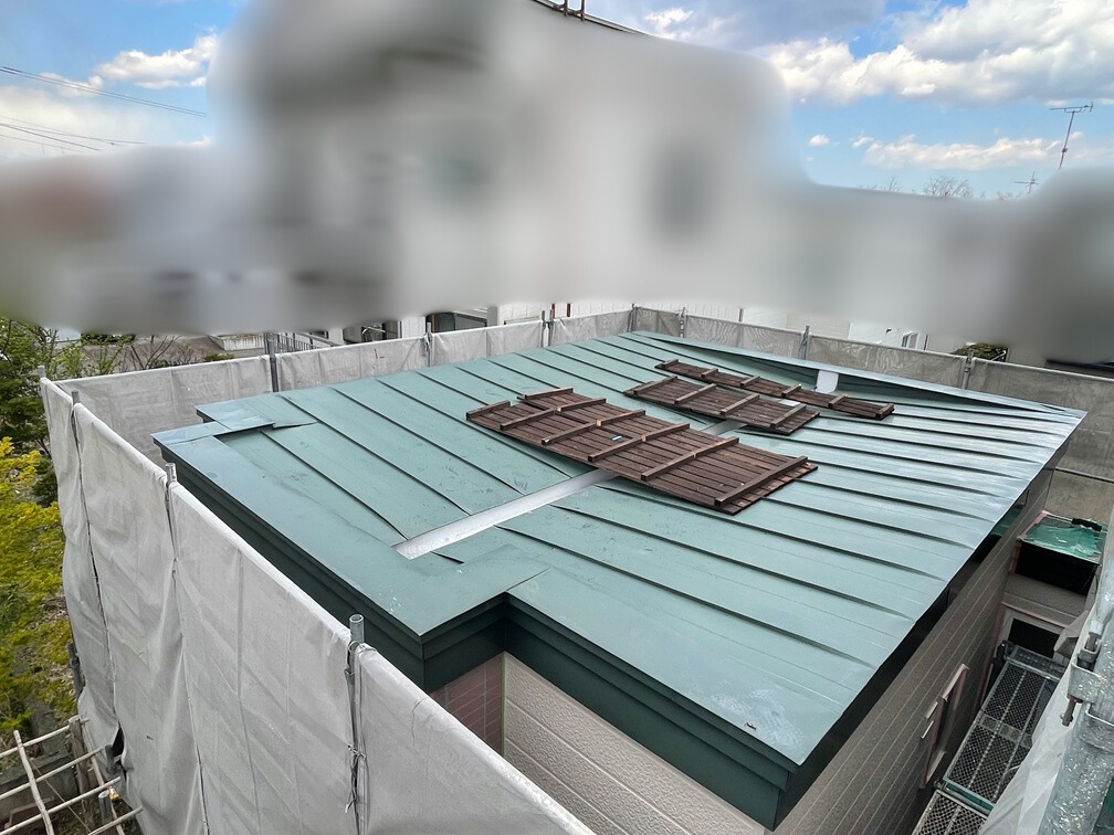 屋根外壁塗装の施工中3の画像
