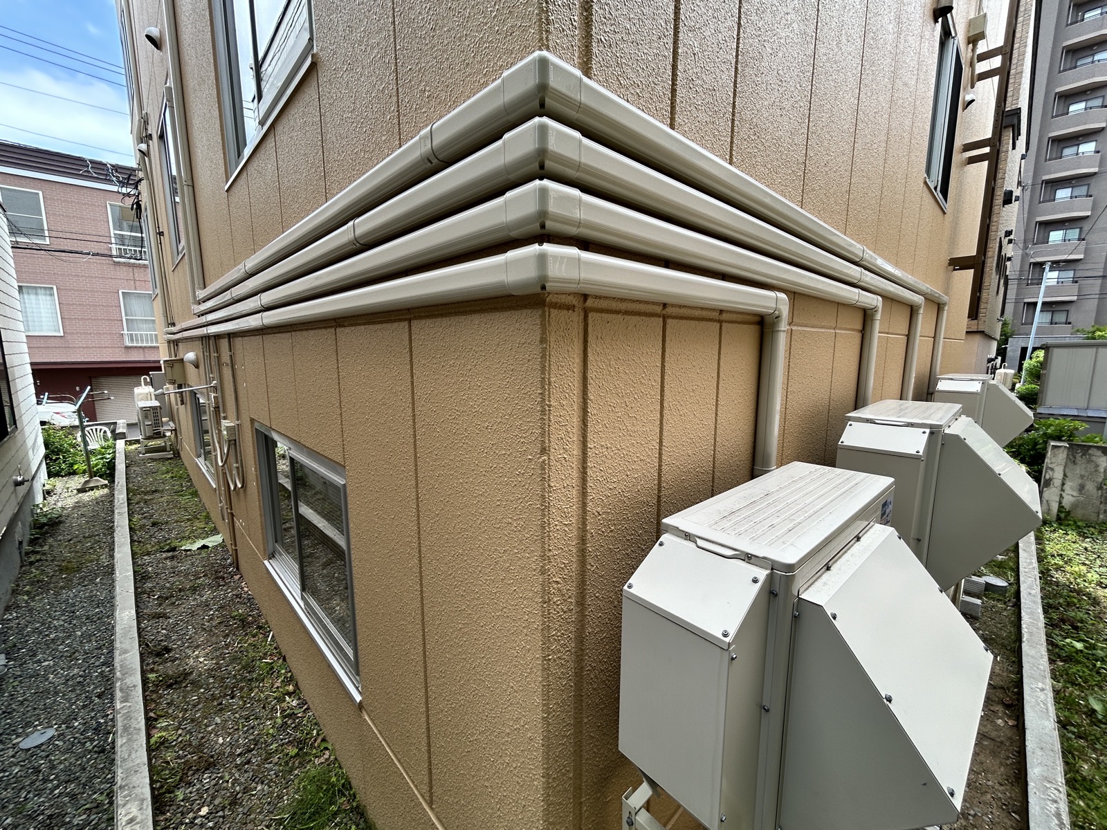 完工後コーナー部:化粧カバーの納まりもきれいに仕上がった状態