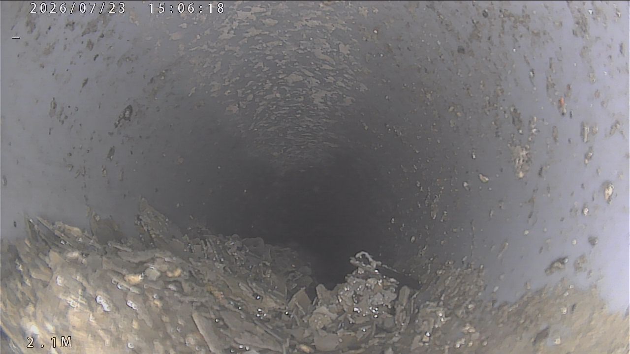 管内カメラで確認した堆積したコンクリガラの映像