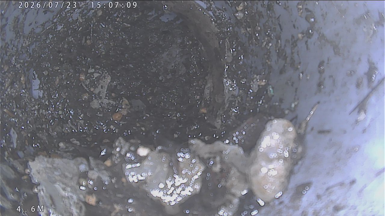 管内カメラで確認したコンクリガラによる閉塞部分の映像
