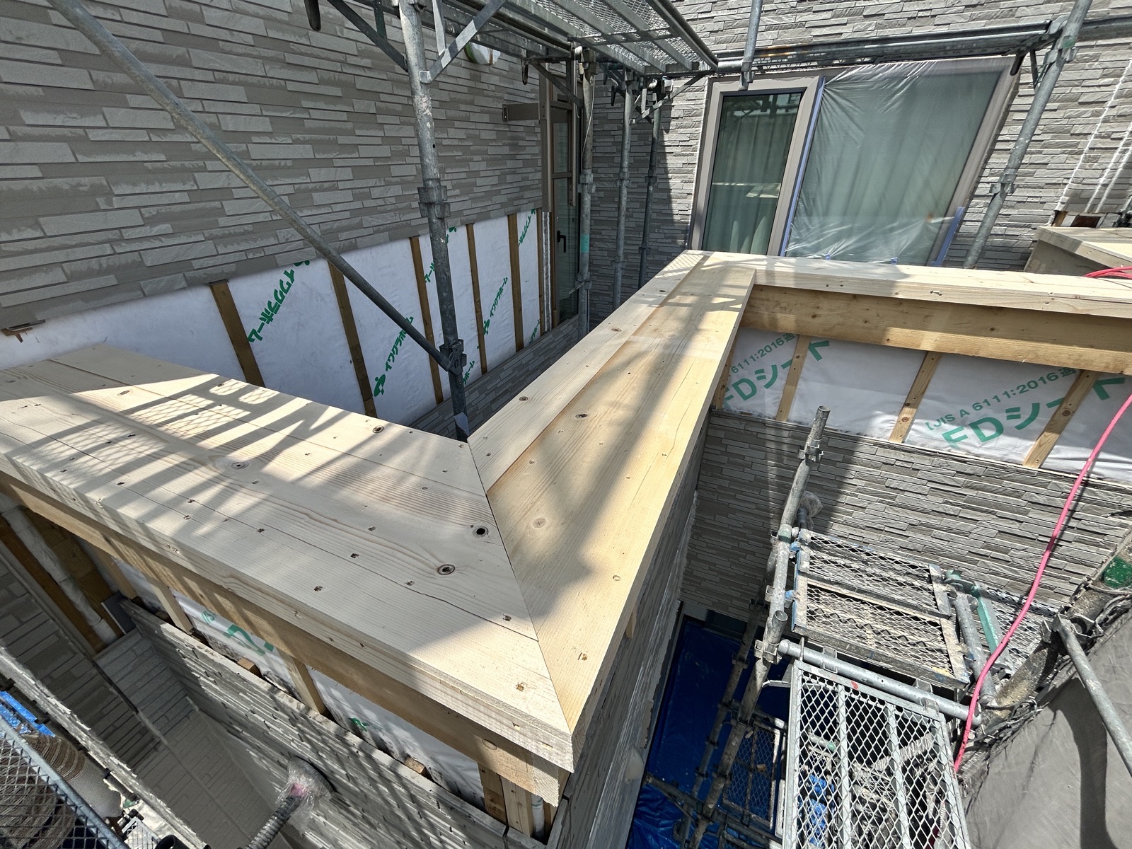 作り直したベランダ腰壁の下地骨組み全体