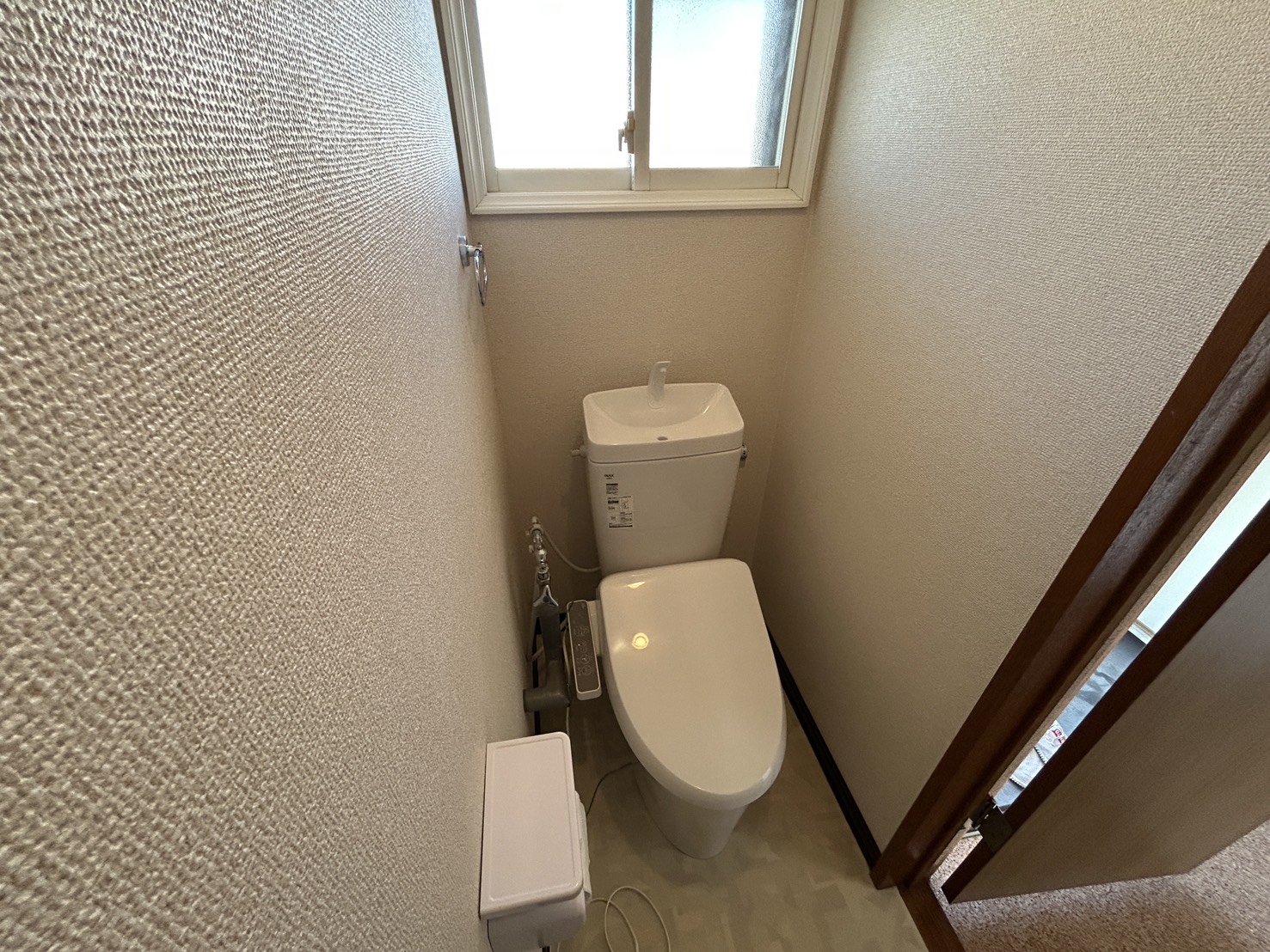 新しいトイレ本体を設置した直後の様子