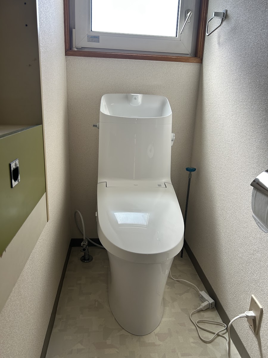 新しく設置したリクシル製の便器
