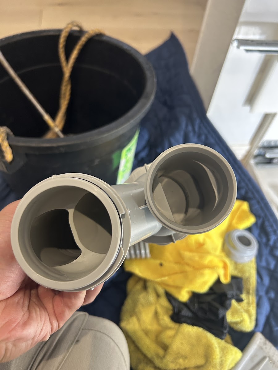 清掃後のトラップ部品を接続部側から見た状態